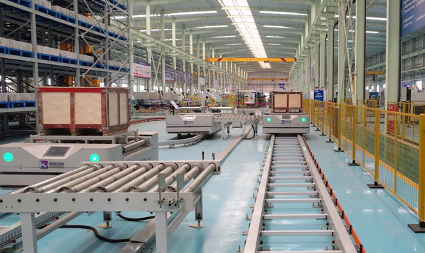 RGV庫(kù)前與輸送線配合交